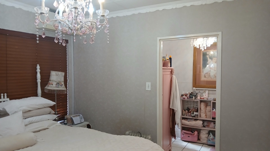 2 Bedroom Property for Sale in Langenhovenpark Free State